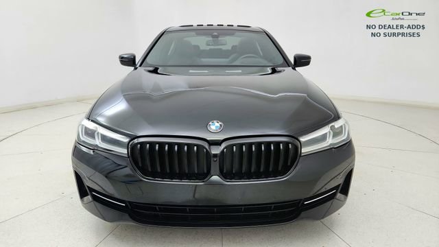 Used 2021 BMW 530i w/ Premium Package RWD image 2