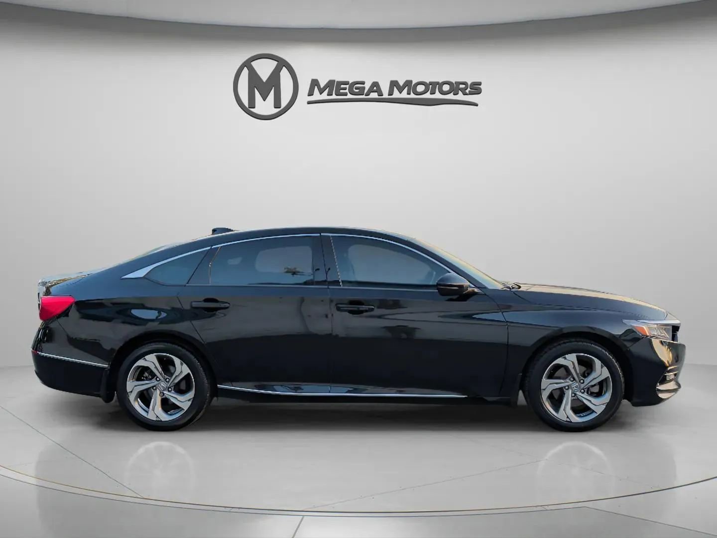 Used 2018 Honda Accord EX-L image 9