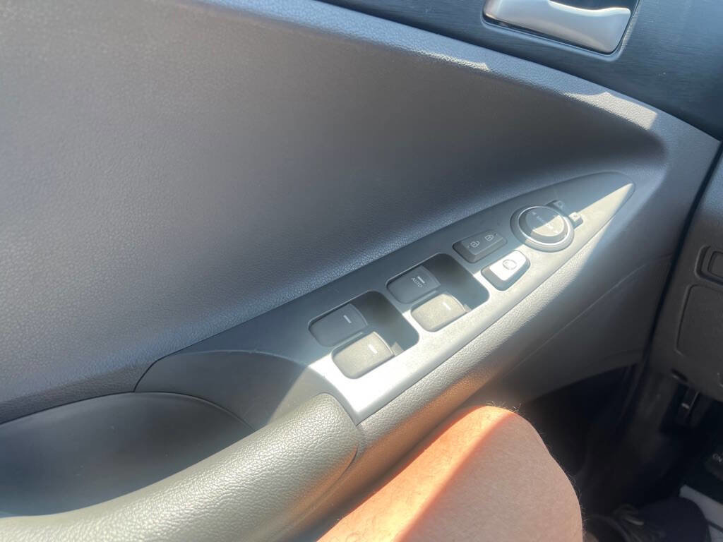 Used 2012 Hyundai Sonata GLS image 17