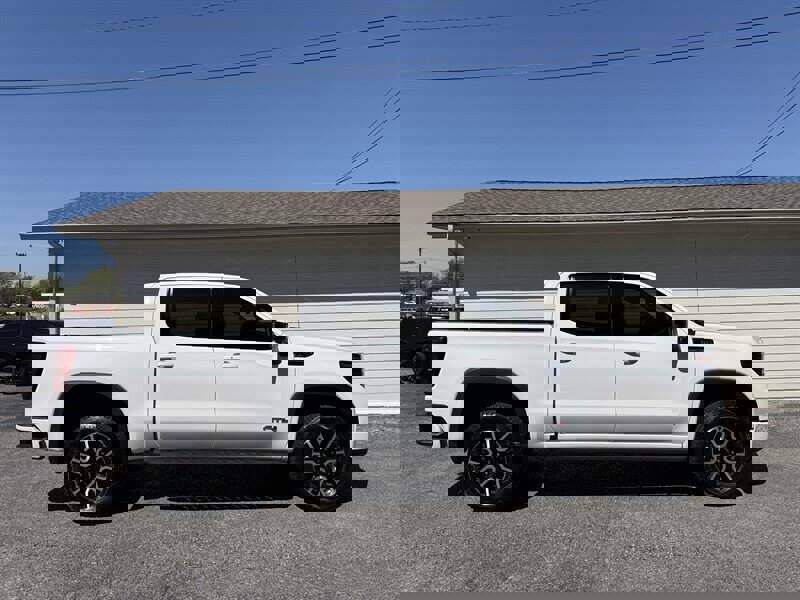 Used 2024 GMC Sierra 1500 AT4 w/ Technology Package image 1