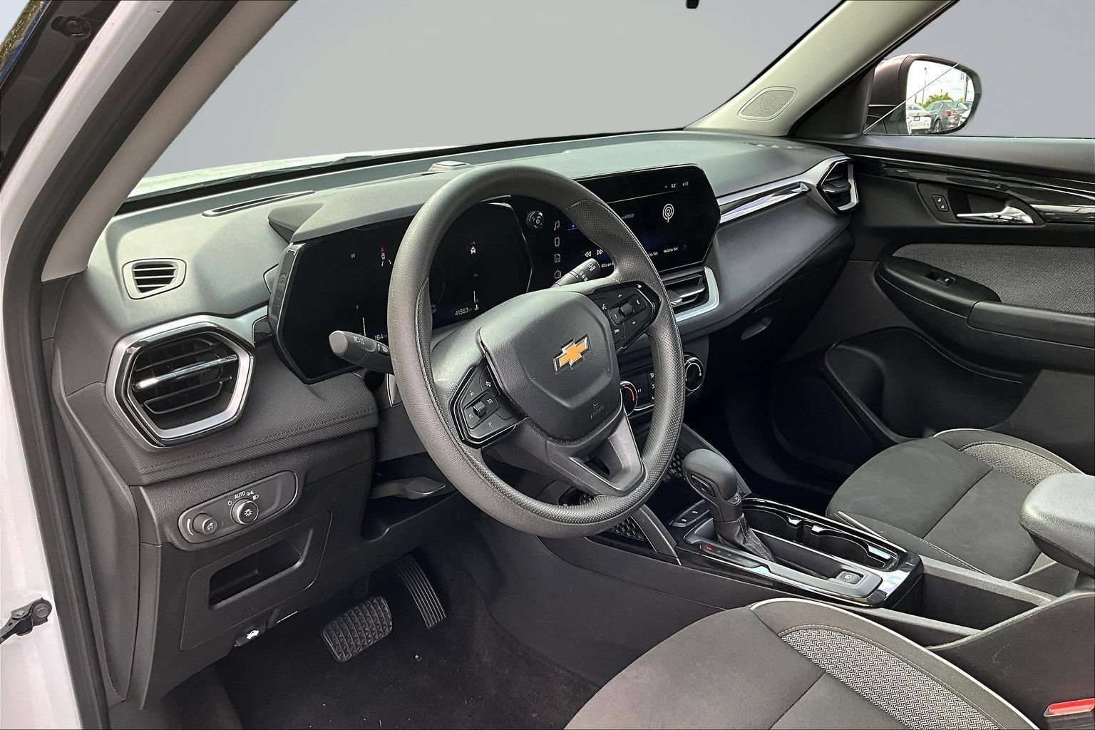 Used 2024 Chevrolet TrailBlazer LS FWD image 19