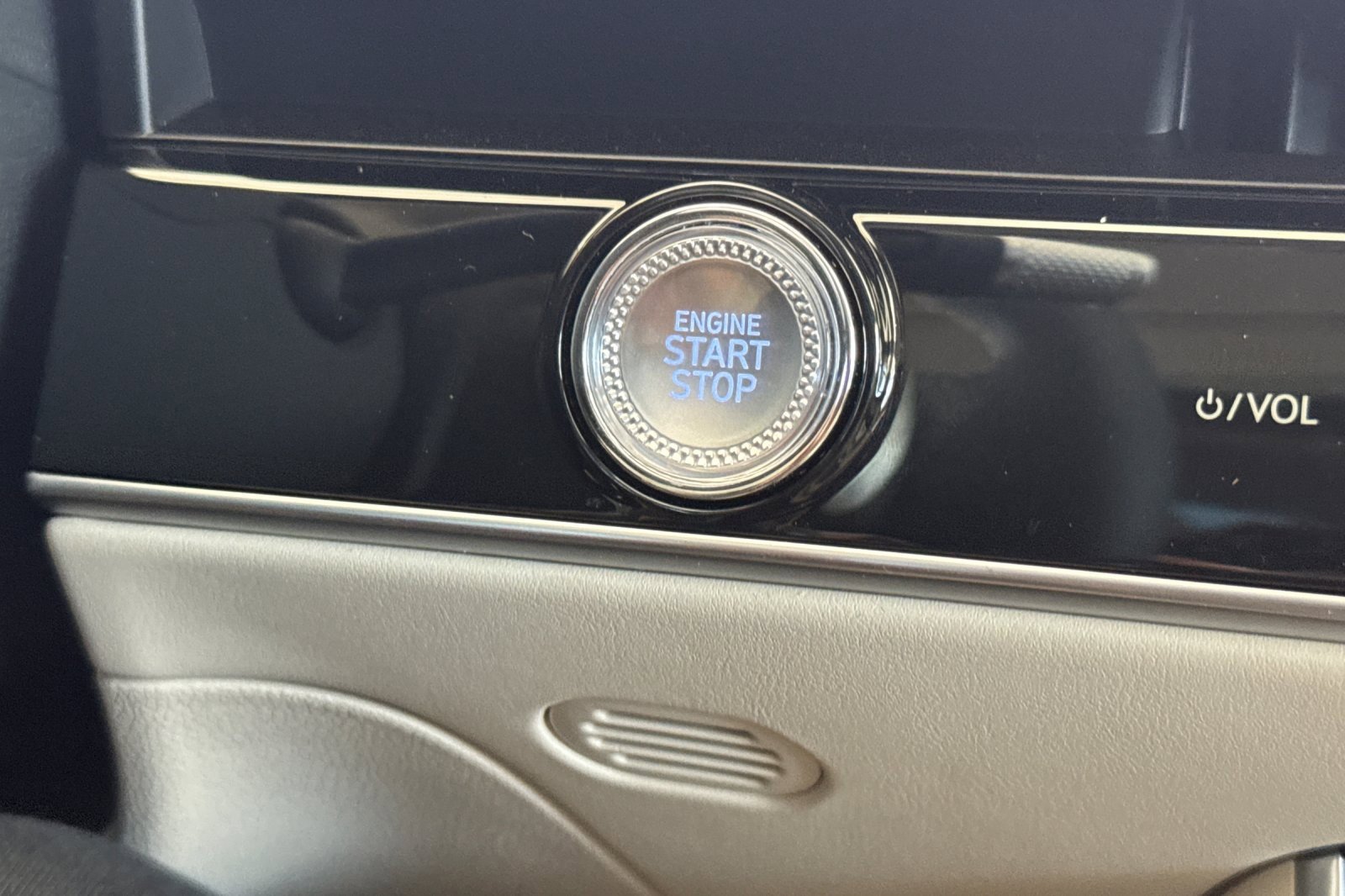 New 2026 Genesis GV70 2.5T Select image 25