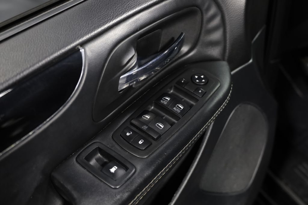 Used 2018 Dodge Grand Caravan SE FWD image 11