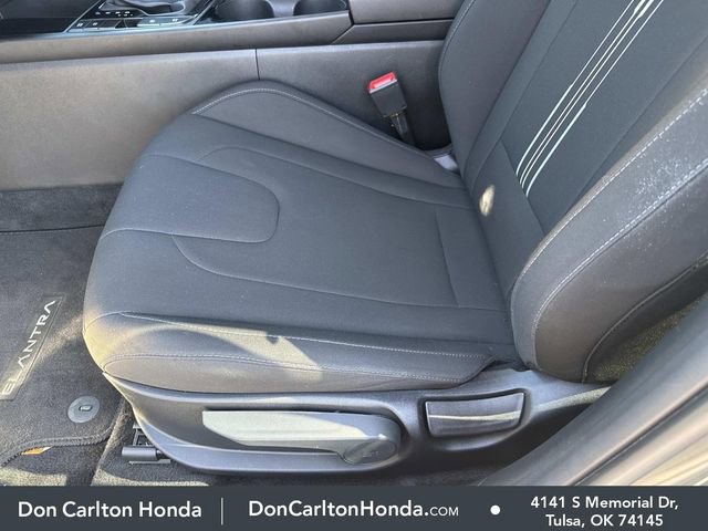 Used 2025 Hyundai Elantra SEL FWD image 11