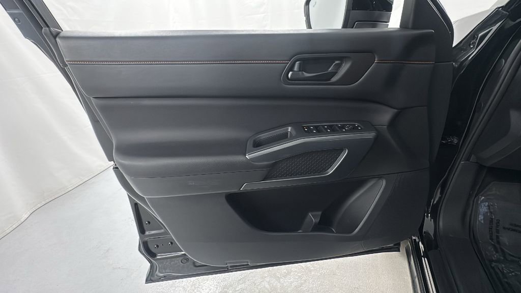 Used 2024 Nissan Pathfinder Rock Creek image 18