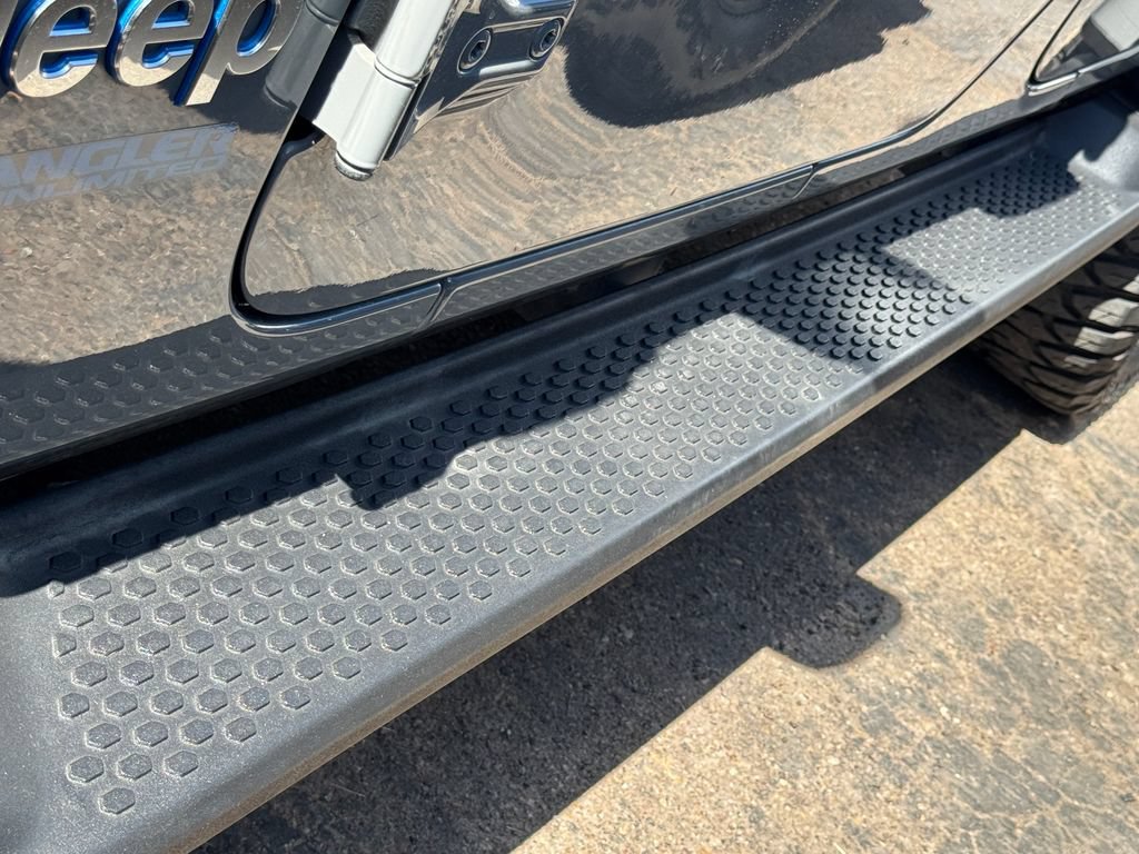 Used 2022 Jeep Wrangler Unlimited Sahara AWD/4WD image 15