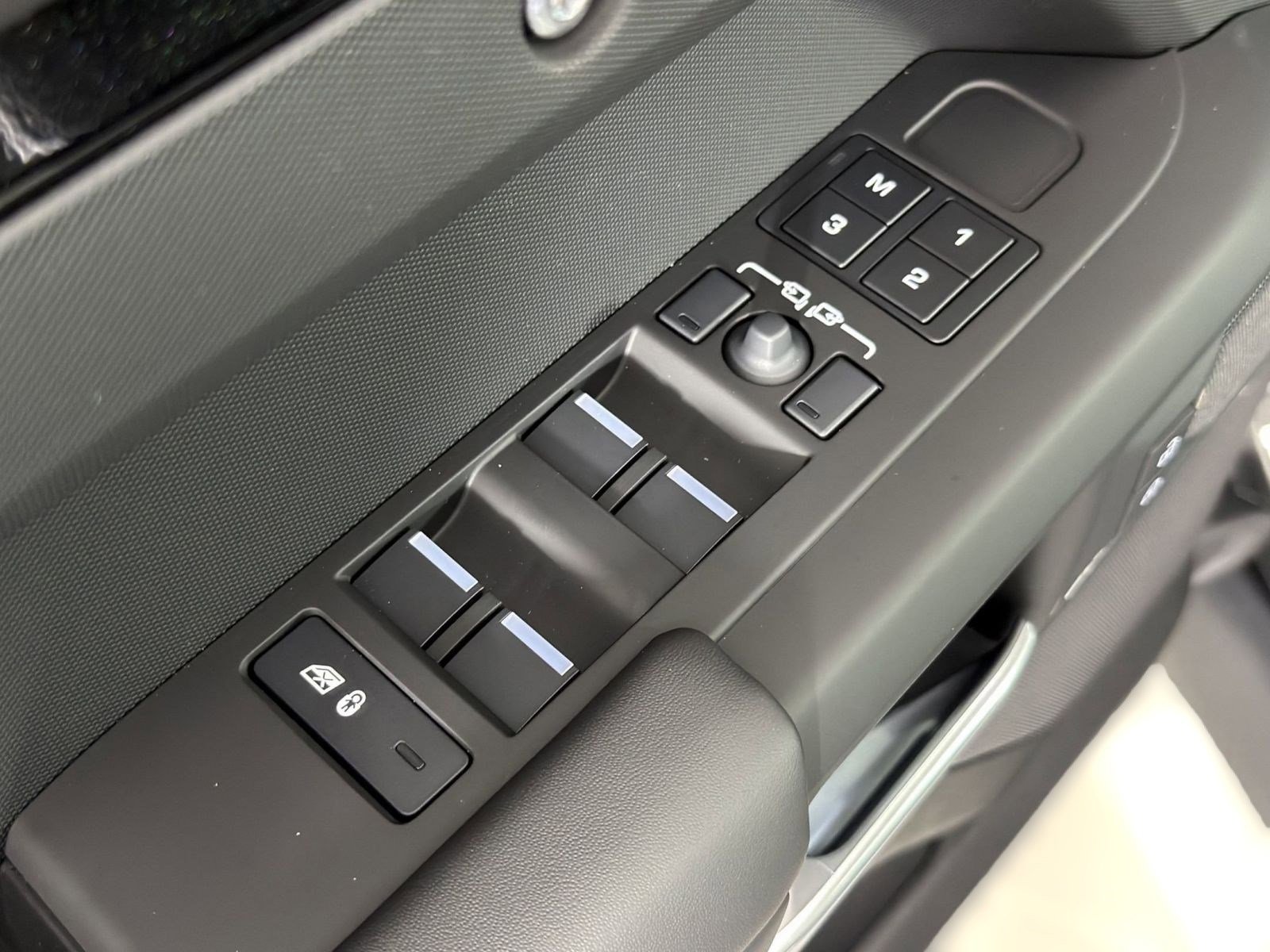 Used 2026 Land Rover Defender 110 S AWD/4WD image 22