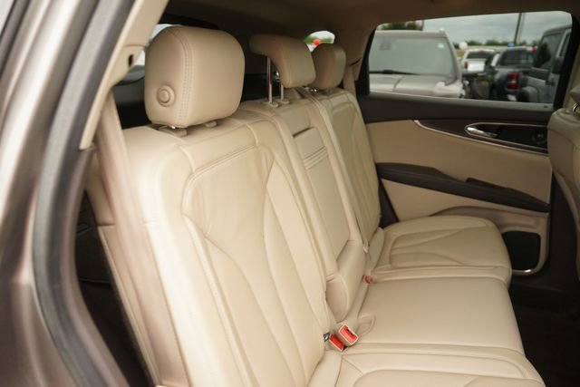 Used 2016 Lincoln MKX Reserve w/ Technology Package FWD image 17