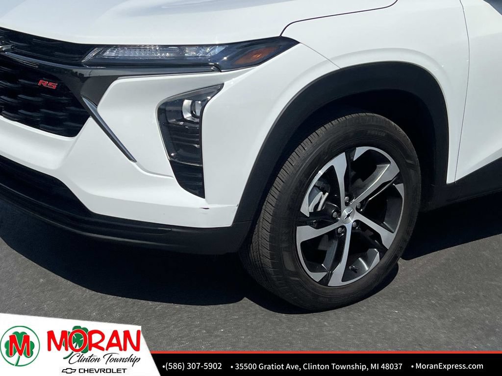 Certified 2025 Chevrolet Trax RS w/ Driver Confidence Package FWD image 9