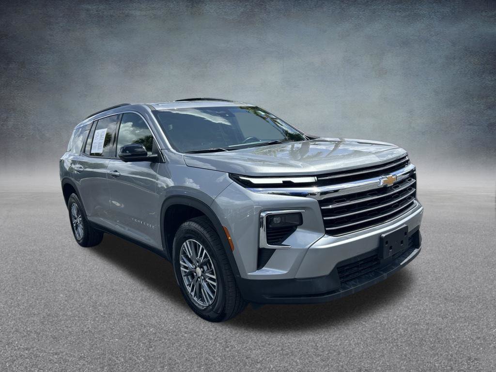 Used 2024 Chevrolet Traverse LT AWD/4WD image 2
