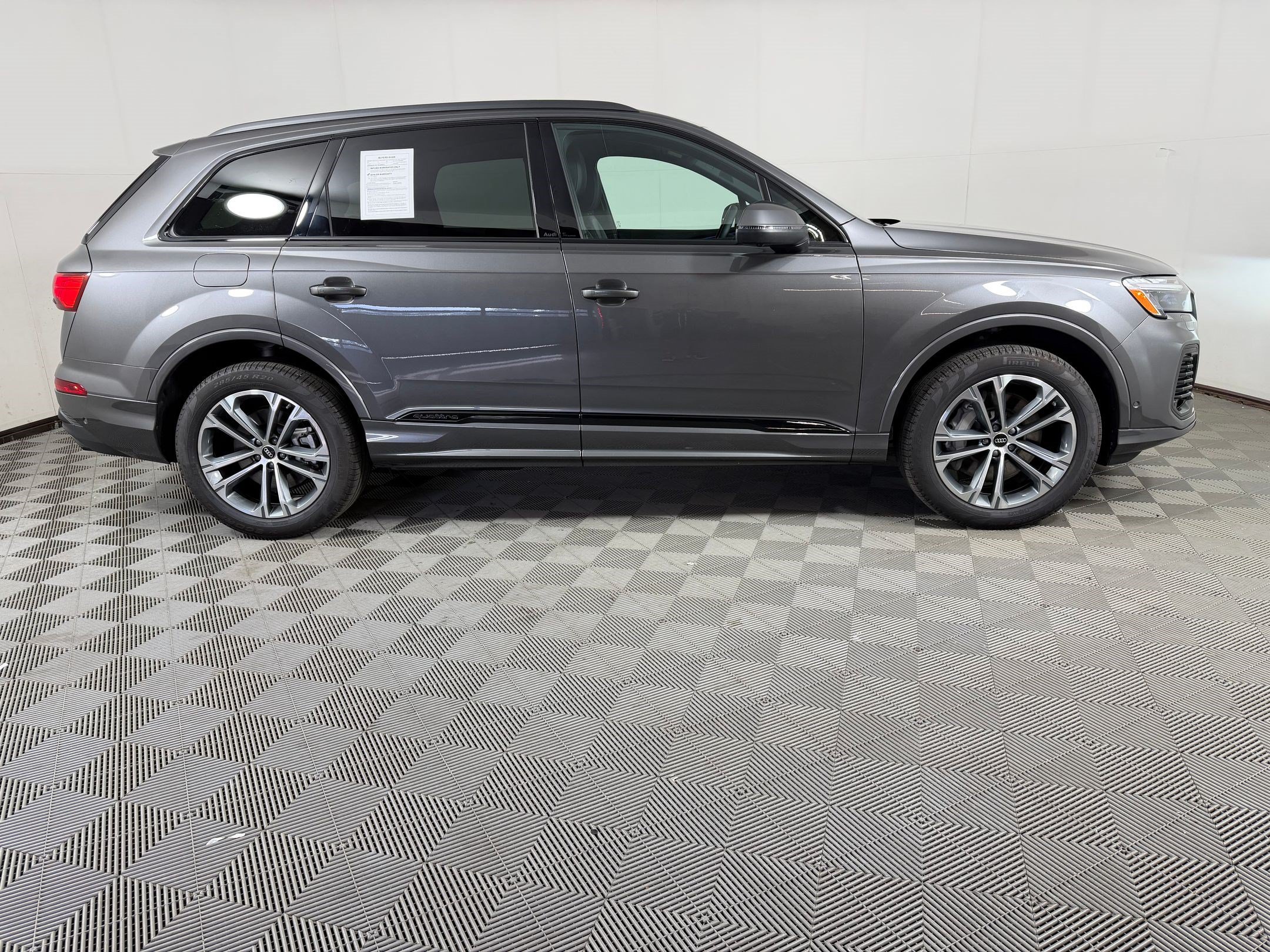 Used 2025 Audi Q7 2.0T Premium w/ Convenience Plus Package AWD/4WD image 8