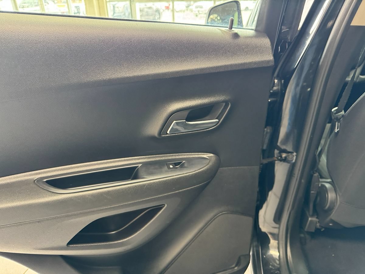 Used 2015 Chevrolet Trax LS FWD image 37