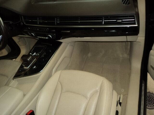 Used 2017 Audi Q7 3.0T Prestige image 9