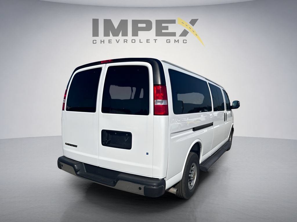 Used 2025 Chevrolet Express 3500 LT w/ LT Preferred Equipment Group RWD image 5