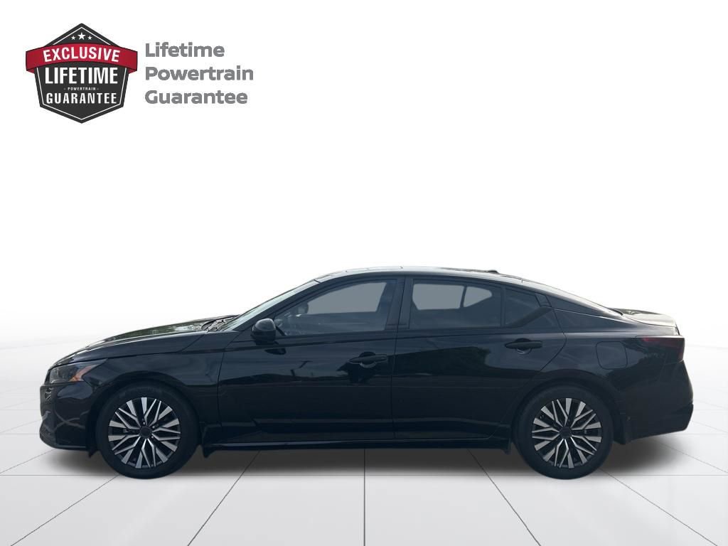 Used 2023 Nissan Altima 2.5 SV w/ SV Premium Package FWD image 2