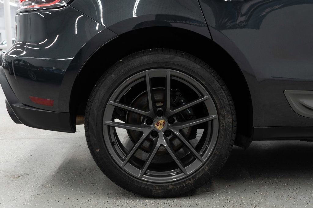 Used 2023 Porsche Macan Turbo image 35