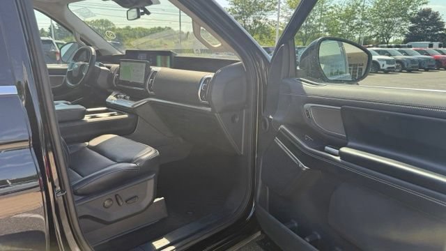 Used 2025 Ford Expedition Max Platinum AWD/4WD image 35