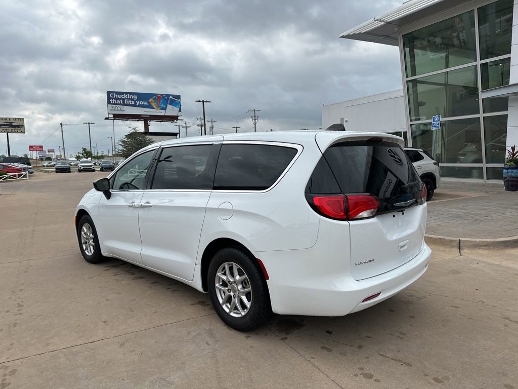 Used 2024 Chrysler Voyager LX FWD image 7