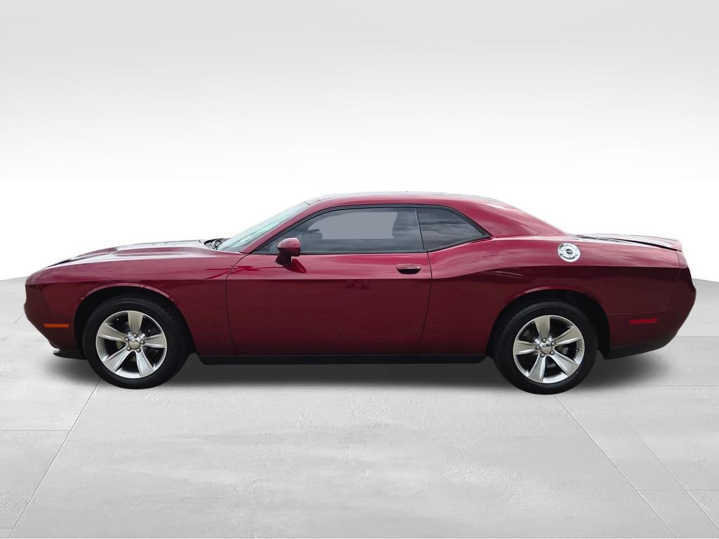 Used 2018 Dodge Challenger SXT RWD image 4