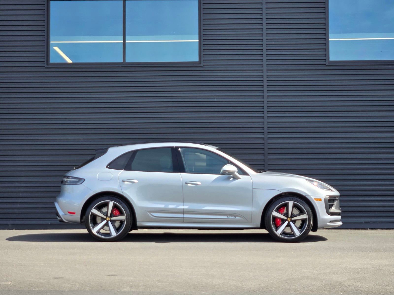 Used 2026 Porsche Macan GTS AWD/4WD image 8