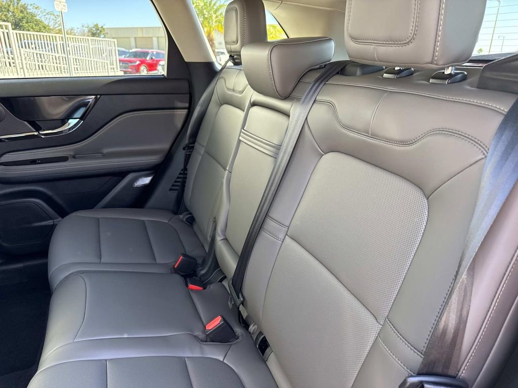 New 2026 Lincoln Corsair Premiere image 14