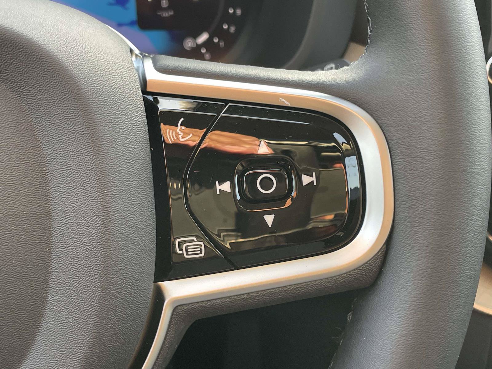 New 2026 Volvo XC60 B5 Plus w/ Protection Package Premier AWD/4WD image 11