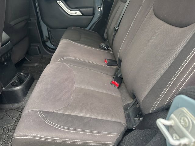 Used 2015 Jeep Wrangler Unlimited Sahara w/ Connectivity Group image 9