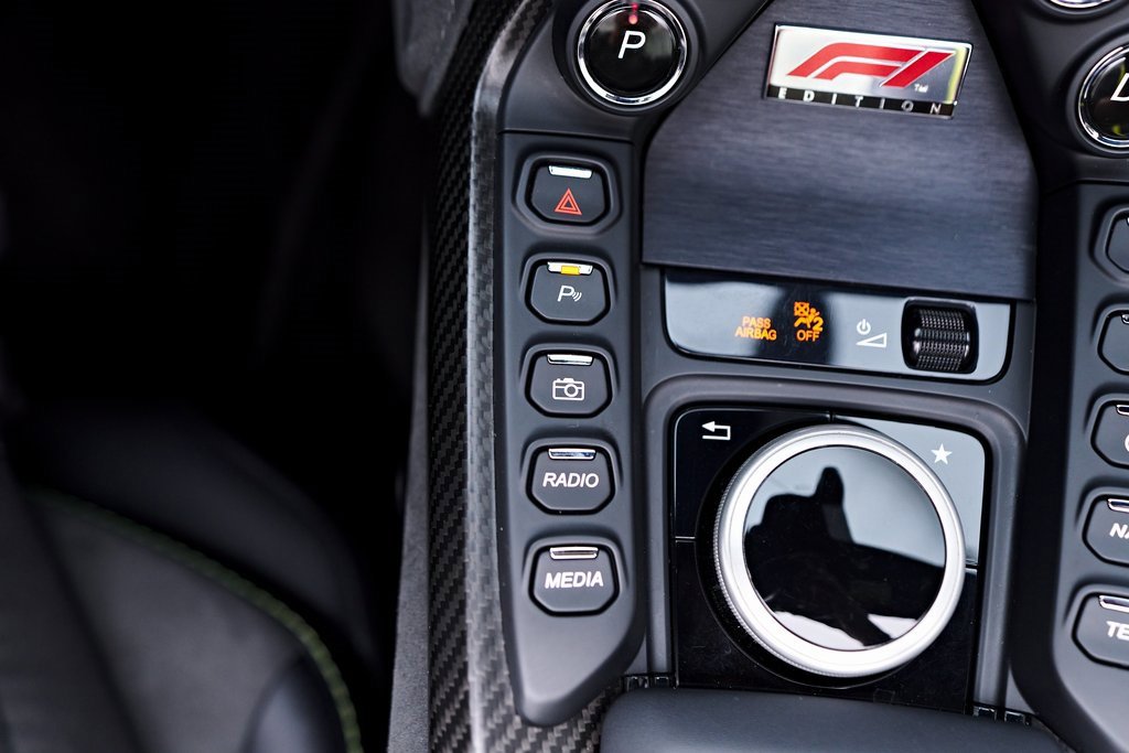 Used 2023 Aston Martin V8 Vantage Roadster image 68