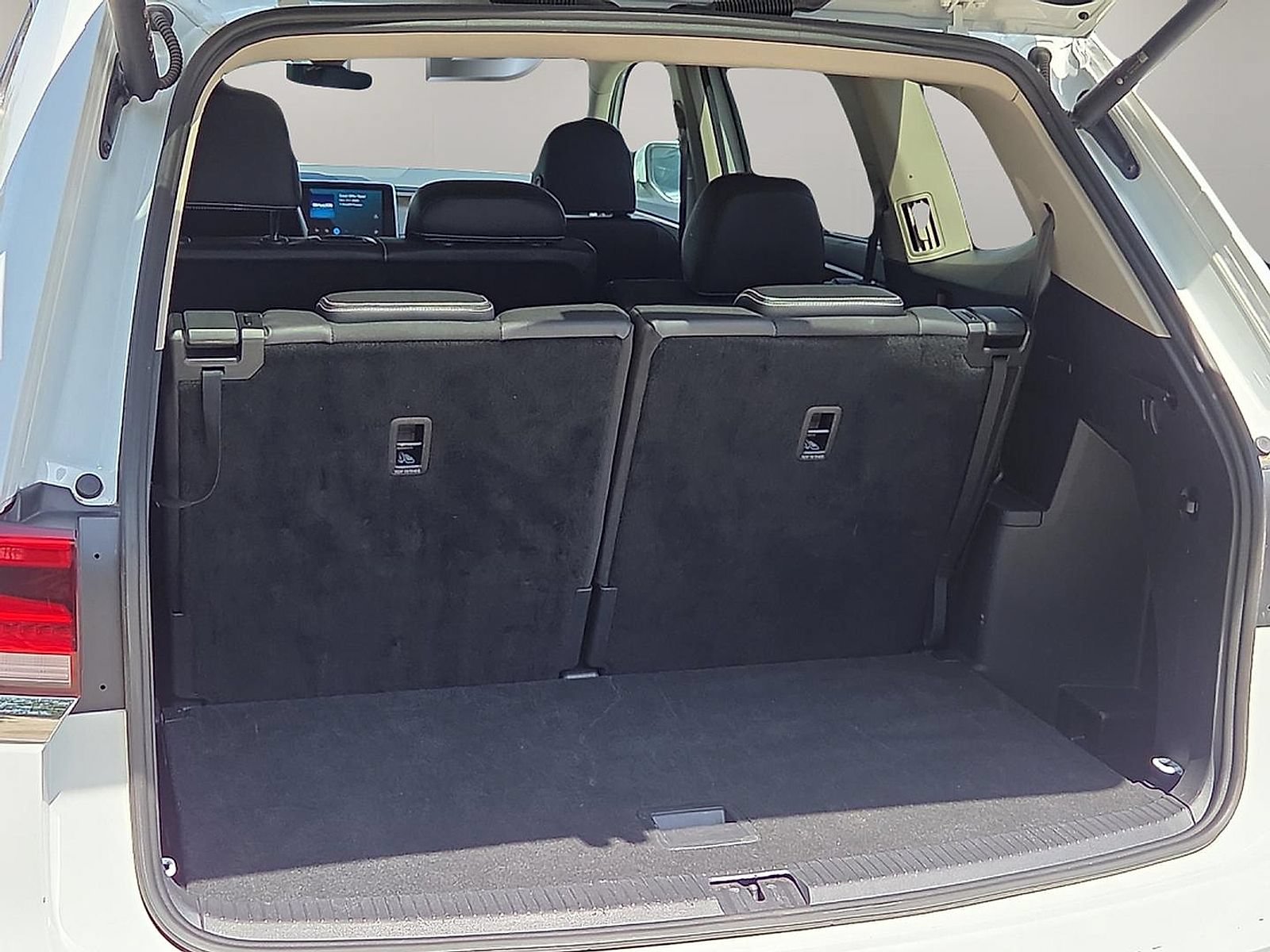 Used 2025 Volkswagen Atlas SE FWD image 8