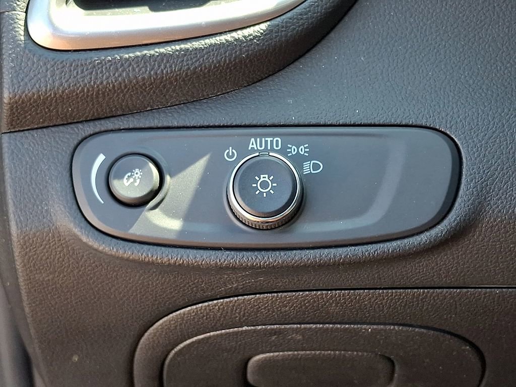 Used 2022 Chevrolet Trax LT w/ Driver Confidence Package image 24