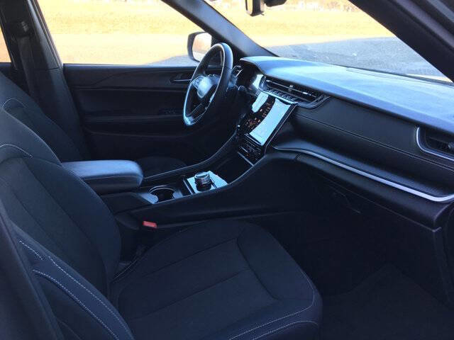 Used 2024 Jeep Grand Cherokee L Laredo w/ Luxury Tech Group I image 29