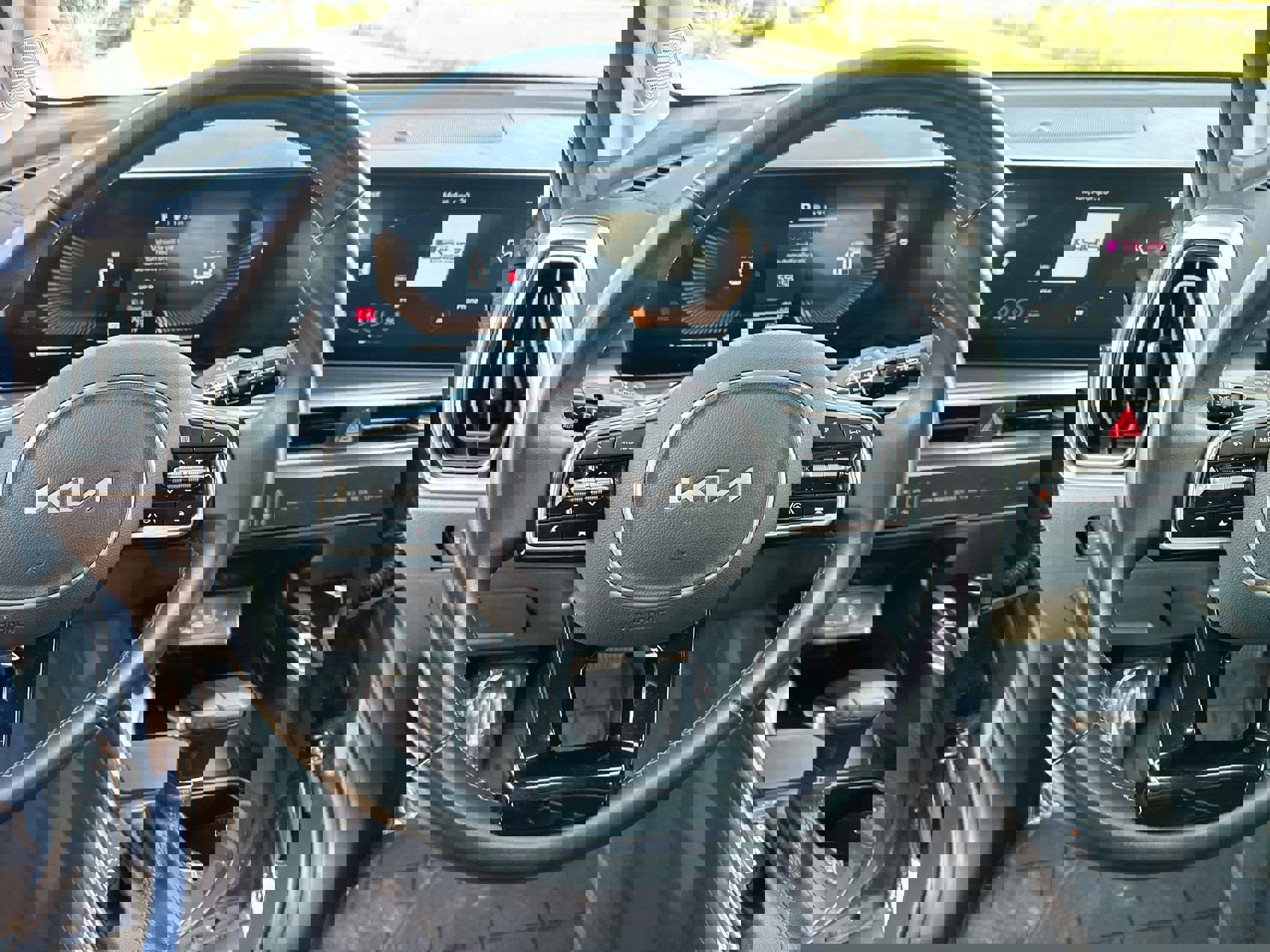 Used 2025 Kia Sorento EX w/ Panoramic Sunroof Package FWD image 14