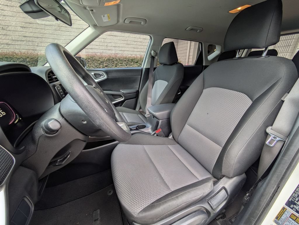 Used 2024 Kia Soul LX w/ Option Group 015 FWD image 24