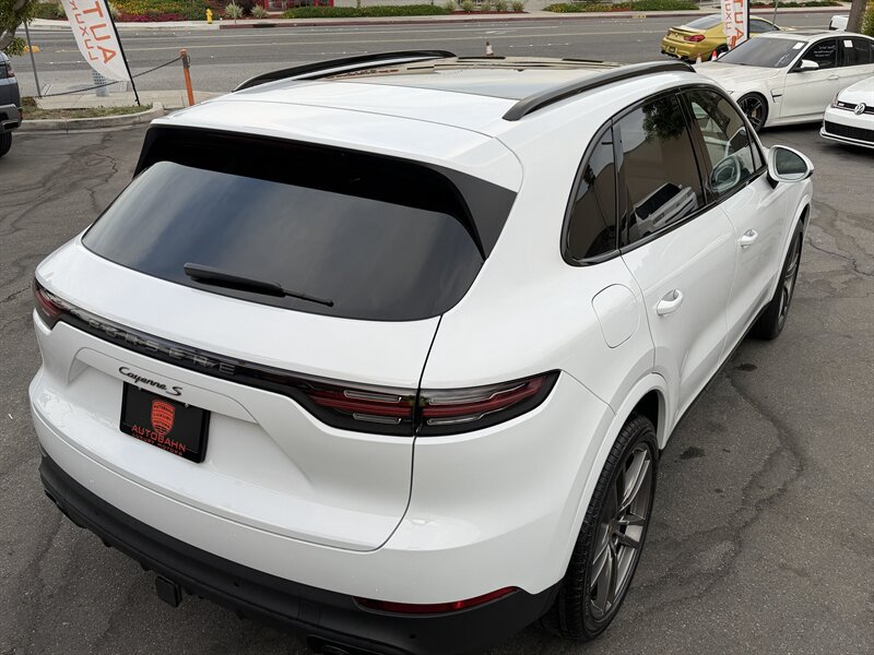 Used 2023 Porsche Cayenne S Platinum w/ Premium Package Plus AWD/4WD image 16