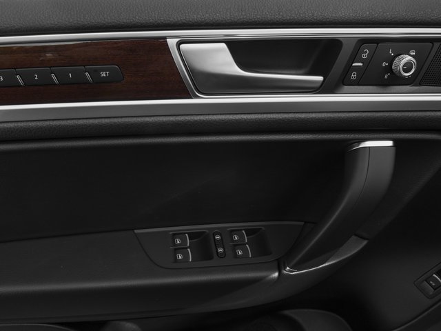 Used 2017 Volkswagen Touareg Executive AWD/4WD image 19