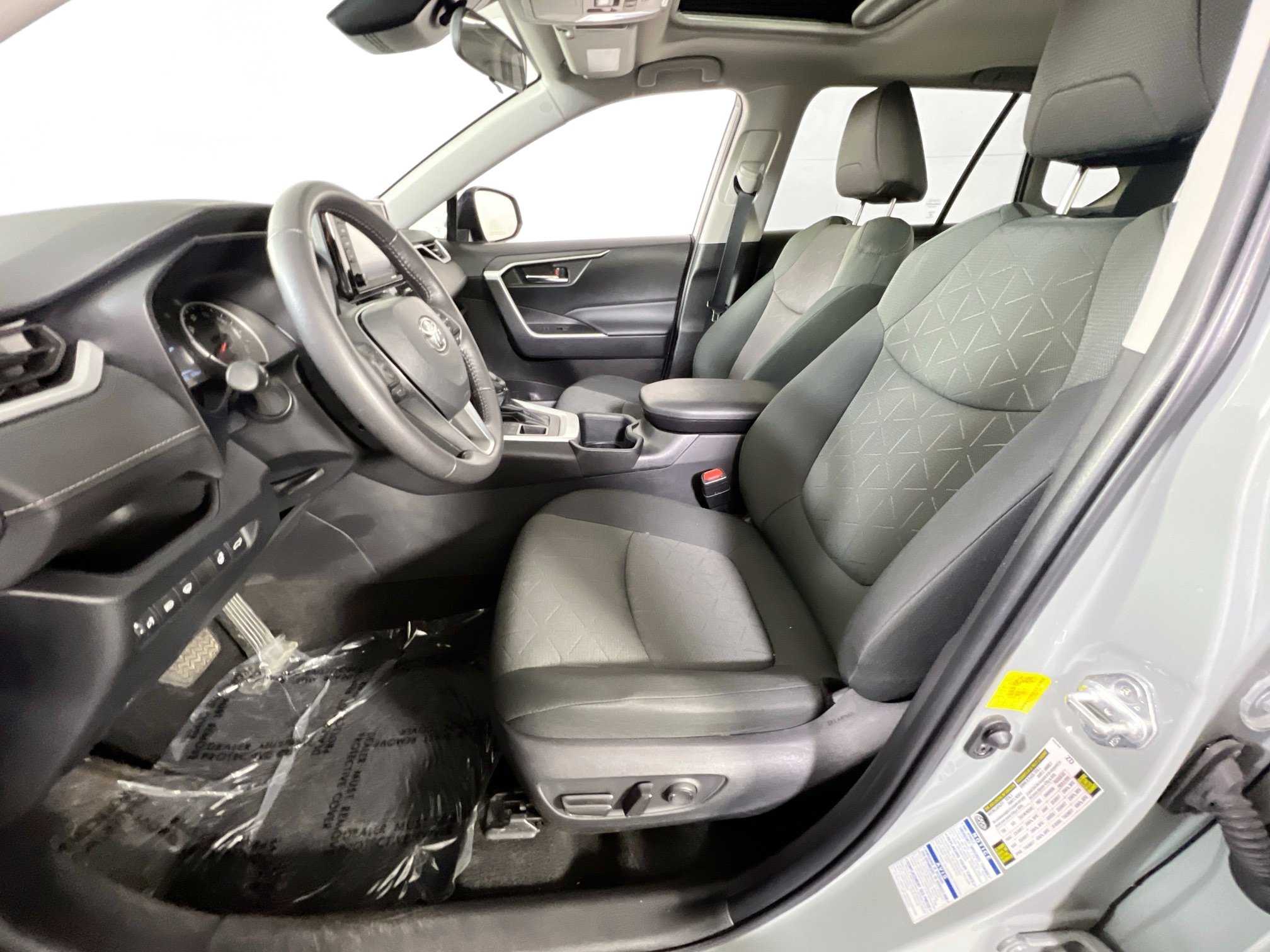 Used 2022 Toyota RAV4 XLE w/ Convenience Package AWD/4WD image 20