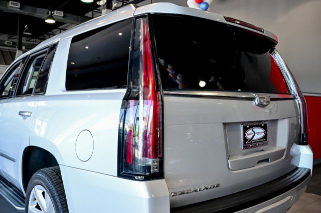 Used 2016 Cadillac Escalade Luxury AWD/4WD image 12