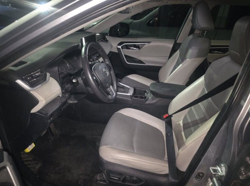 Used 2023 Toyota RAV4 XLE Premium image 24