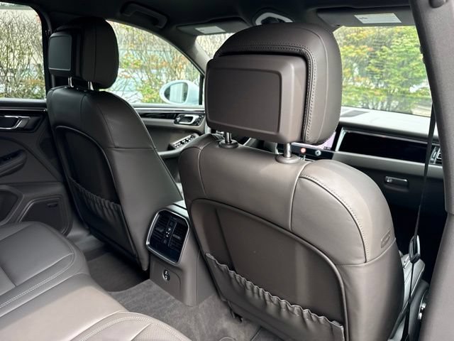 Used 2025 Porsche Macan AWD/4WD image 24