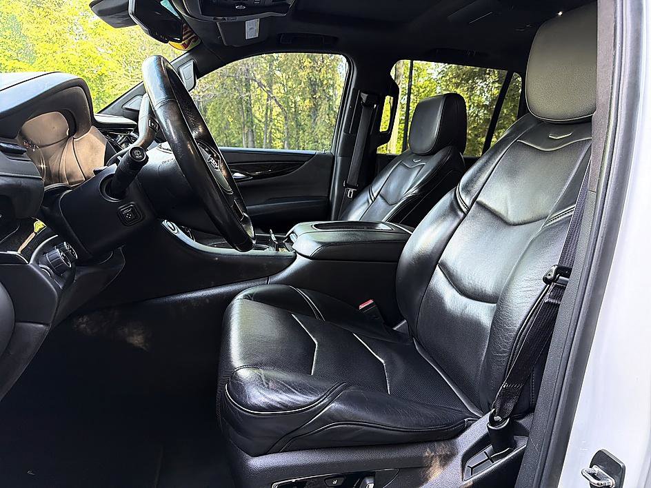 Used 2016 Cadillac Escalade Platinum image 11