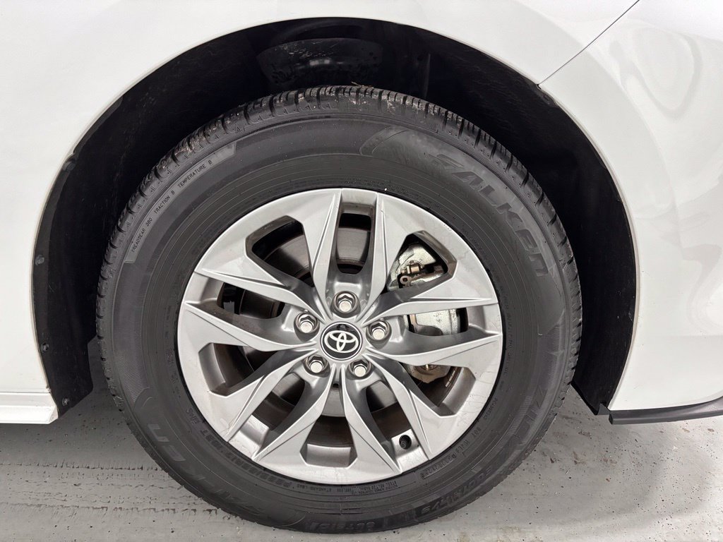 Used 2025 Toyota Sienna XLE AWD/4WD image 64