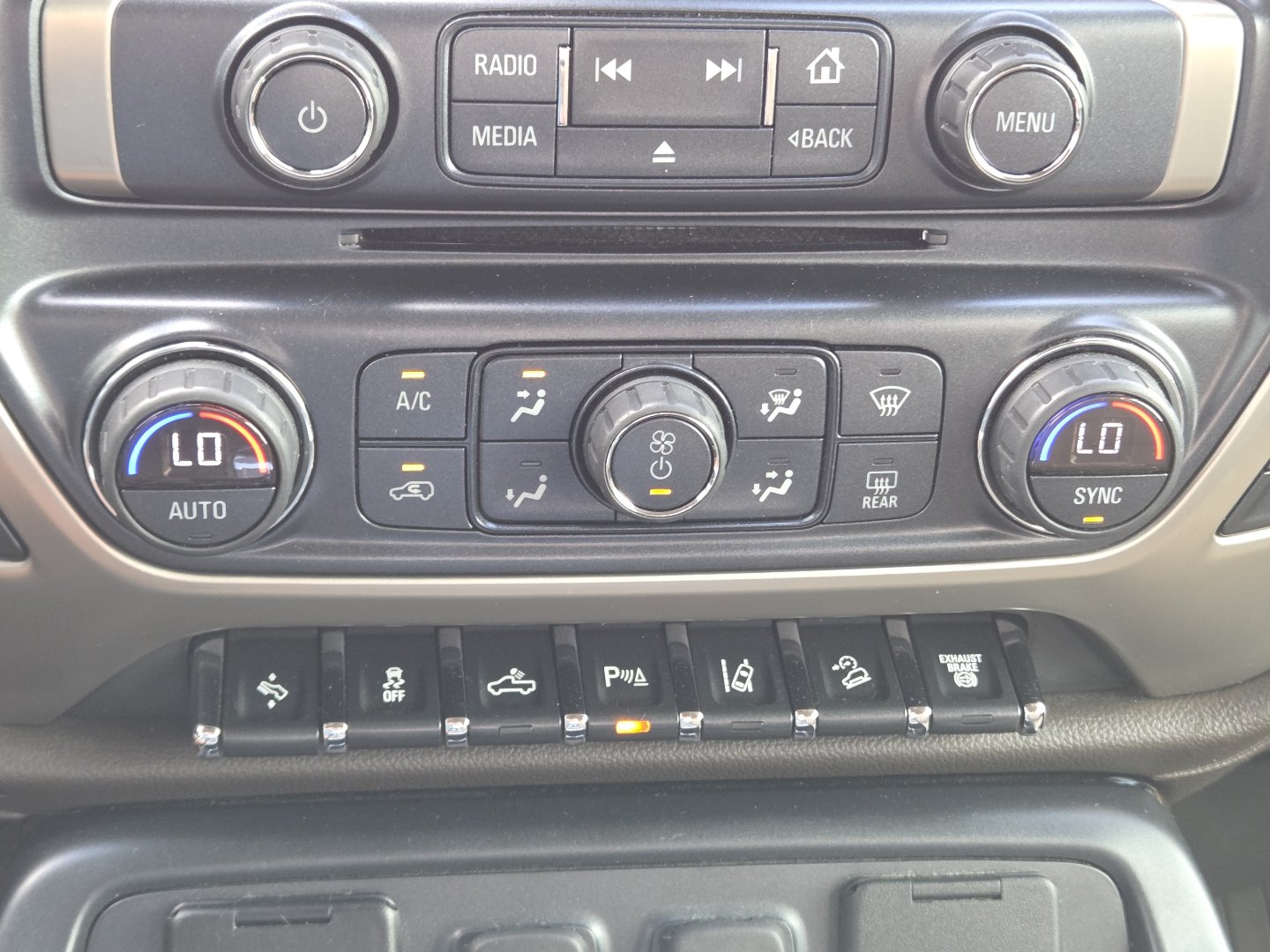 Used 2018 GMC Sierra 2500 Denali w/ Duramax Plus Package AWD/4WD image 32
