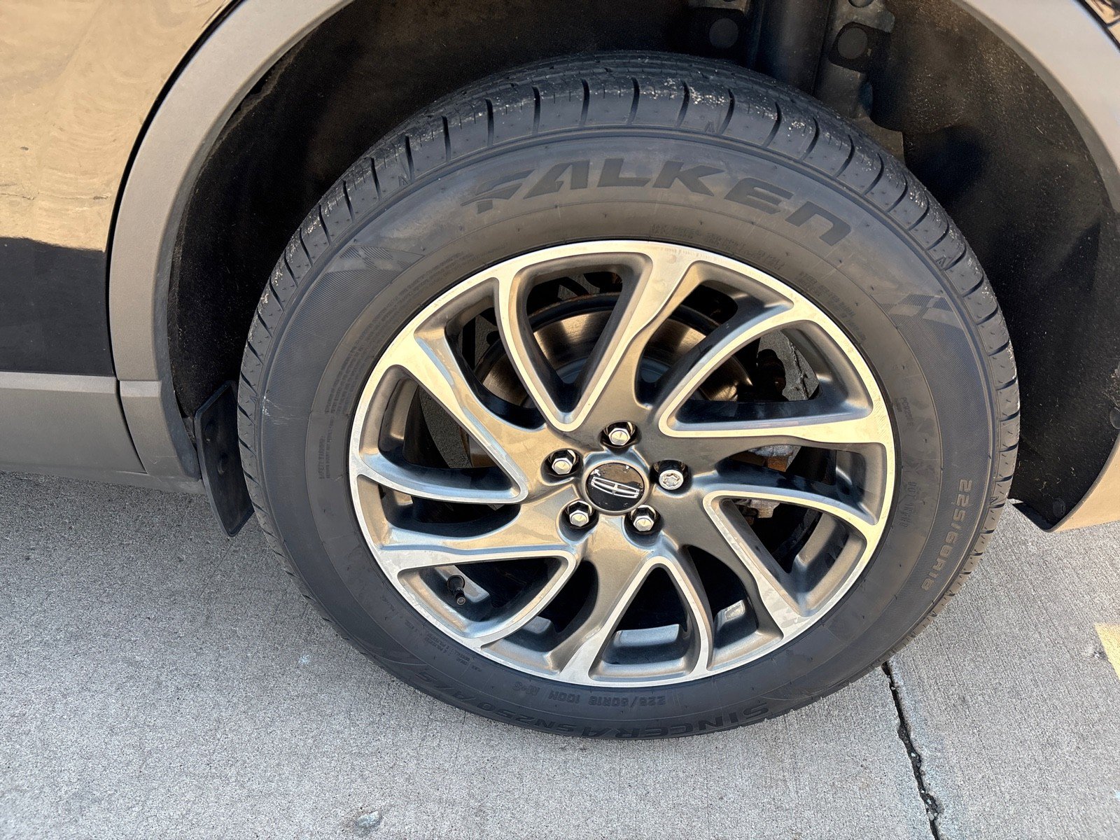 Used 2020 Lincoln Corsair AWD w/ Elements Package image 12