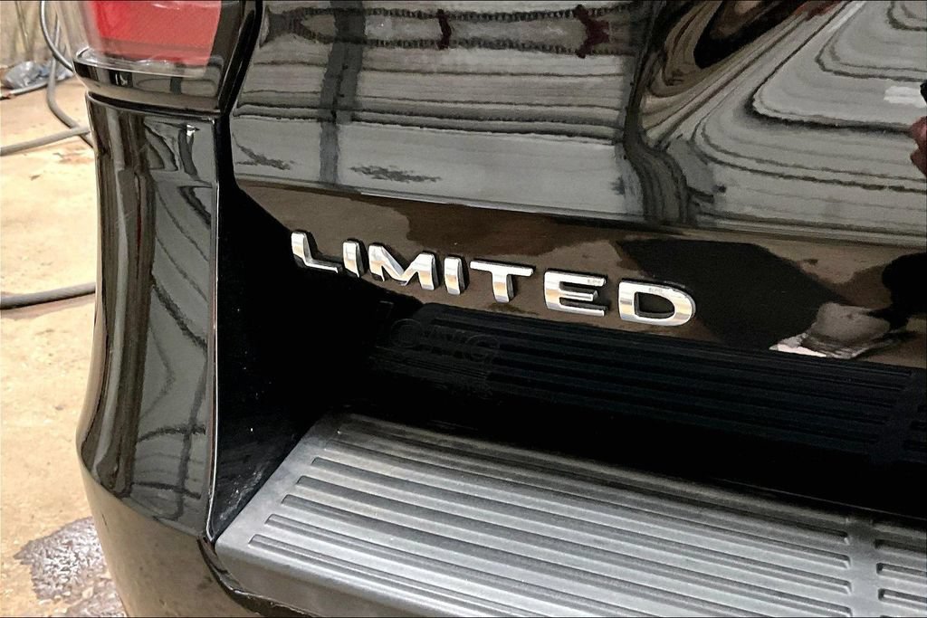 Used 2019 Ford Expedition Limited w/ Special Edition Package AWD/4WD image 7