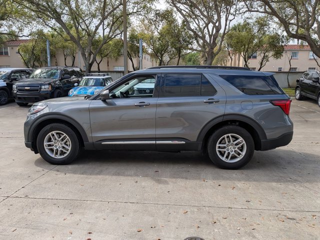 Used 2025 Ford Explorer Active w/ Active Comfort Package image 8