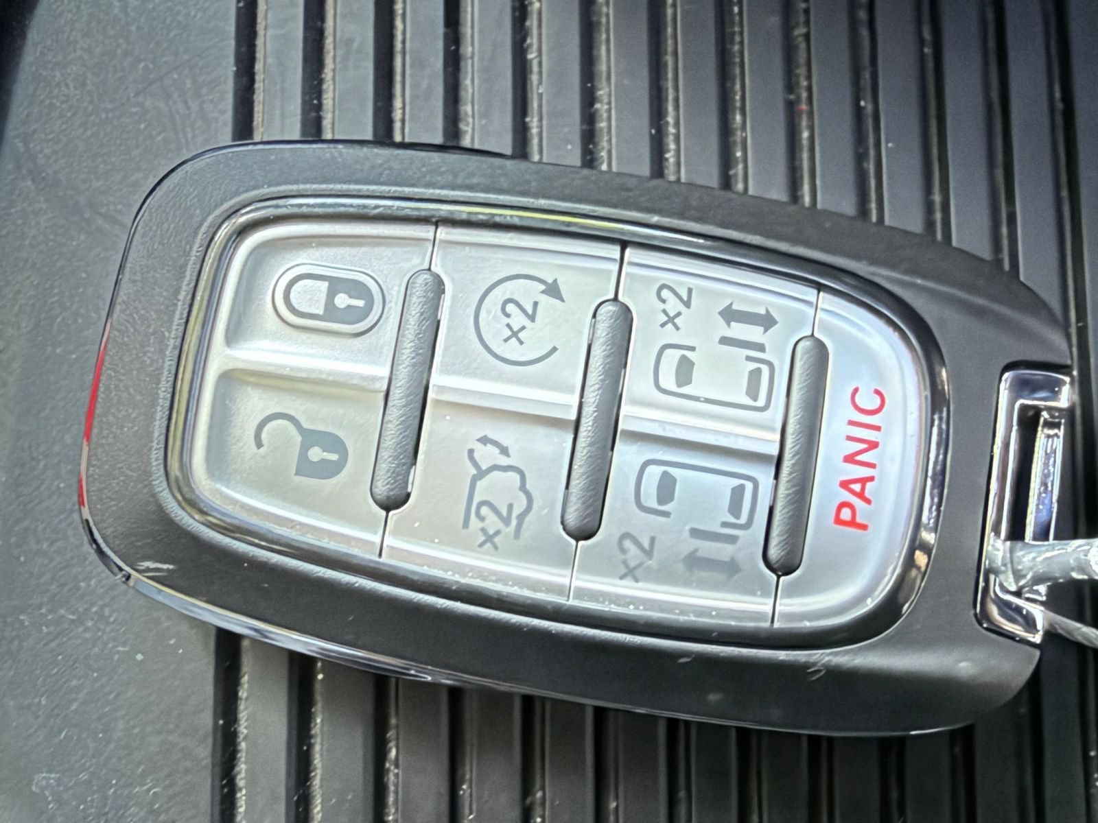Used 2025 Chrysler Pacifica Limited FWD image 26