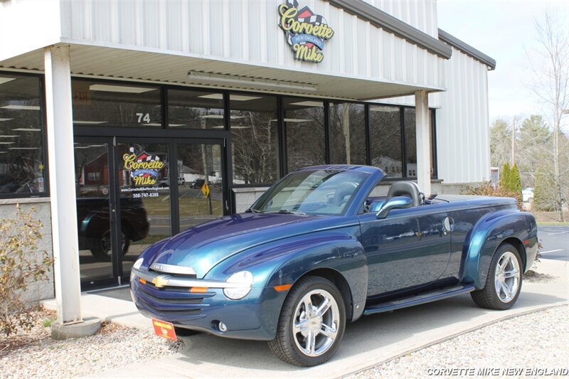 Used 2006 Chevrolet SSR w/ Preferred Equipment Group RWD image 1