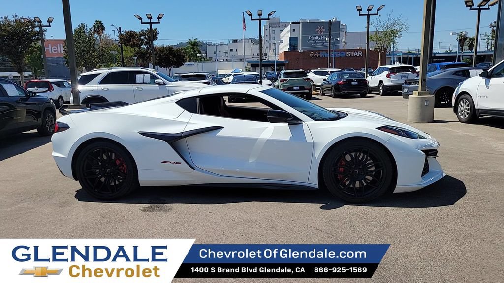 Used 2025 Chevrolet Corvette Z06 RWD image 2