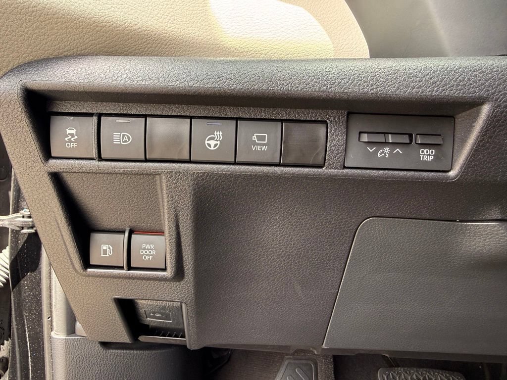 Used 2023 Toyota Sienna Platinum AWD/4WD image 27