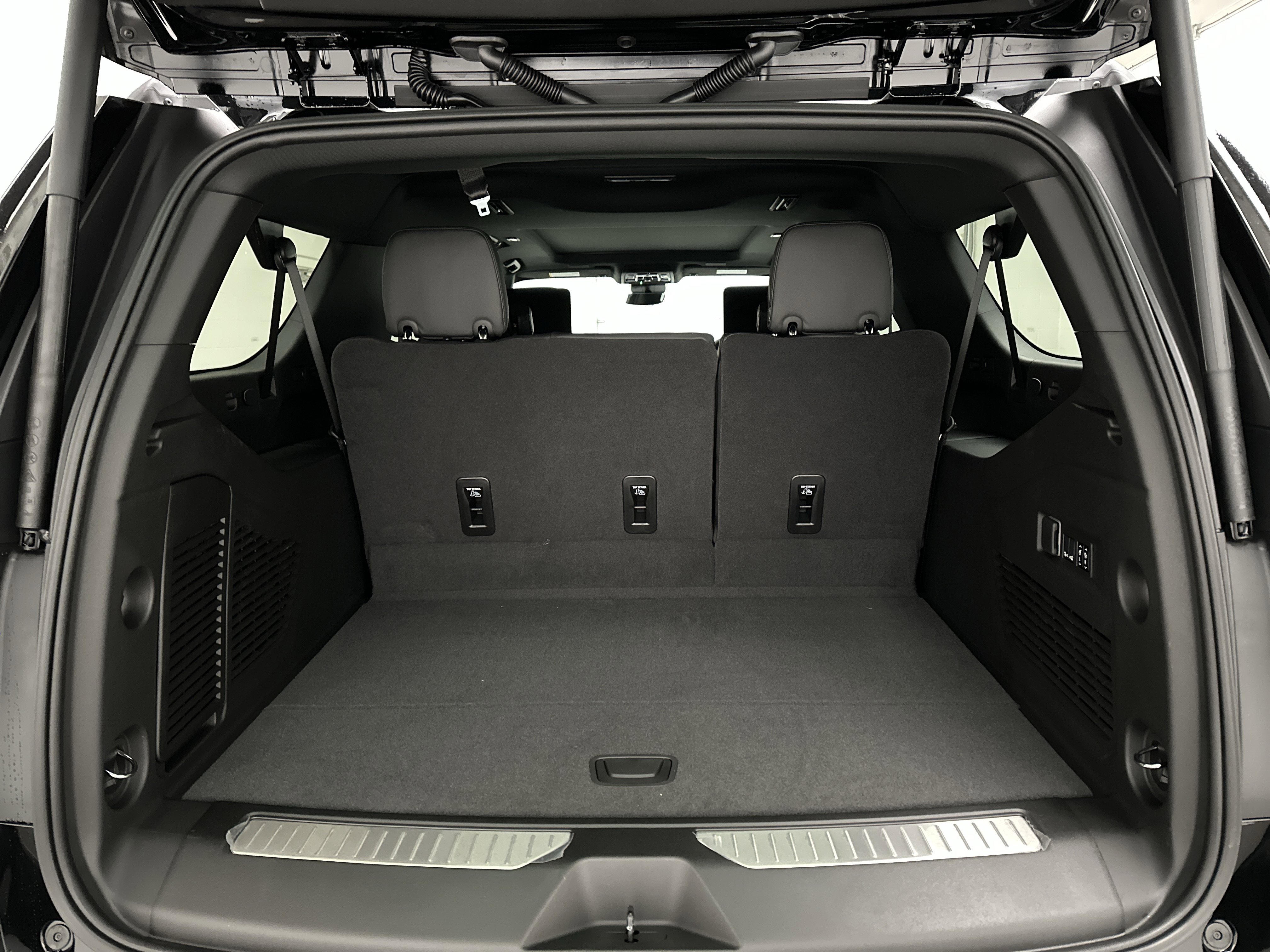 New 2026 Chevrolet Suburban Z71 w/ Z71 Off-Road Package image 16